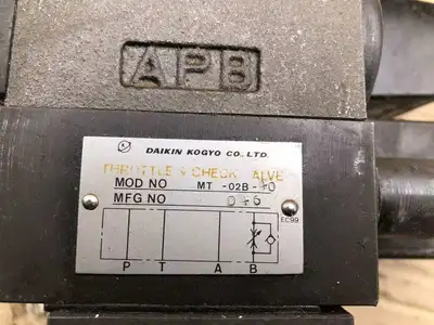 Daikin Kogyo MT-02B-40 Dual Solenoid Throttle Check Directional Control Valve
