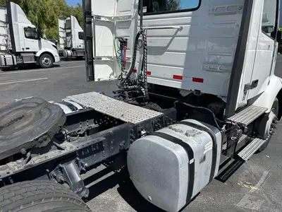 USED 2022 VOLVO VNR42T300