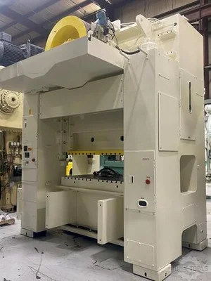 USED 1988 KOMATSU E2M200