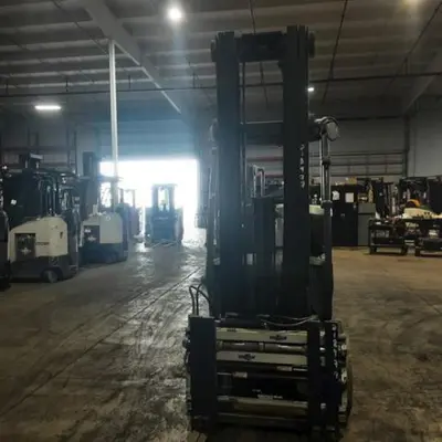 USED 2019 CROWN FC5225-60