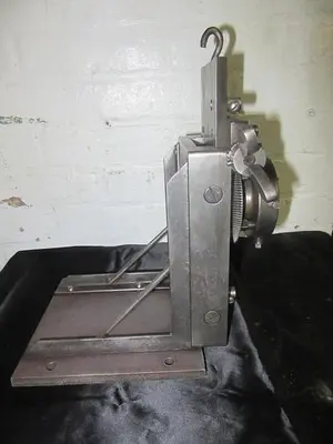 1865-385 RARE ANTIQUE ORNAMENTAL & ENGINE TURNING 360 DEGREE PRECISION CHUCK/VISE