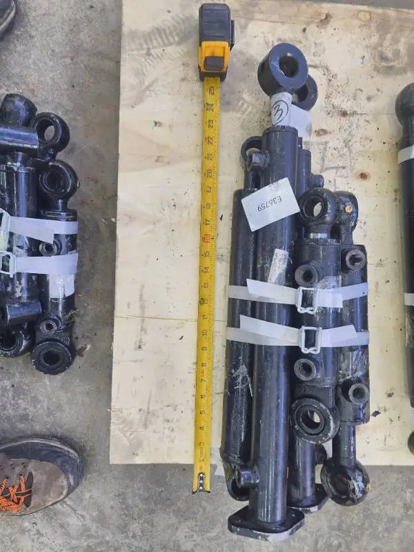 Future QTY 5 Hydraulic Cylinders