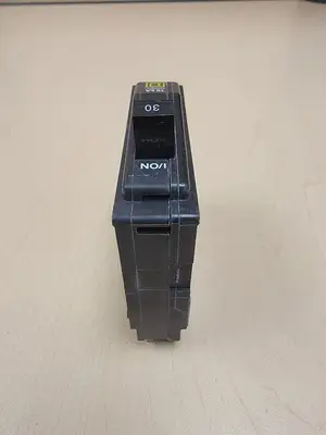 NEW SQUARE D QO130