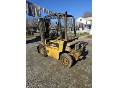 Used CATERPILLAR V-40E Internal Combustion Forklifts: Pneumatic Tire Pennsylvania US | Trustworthy Equipment #1403438