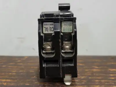 Used SQUARE D QO220 Switchgears British Columbia CA | Lenmark #242280