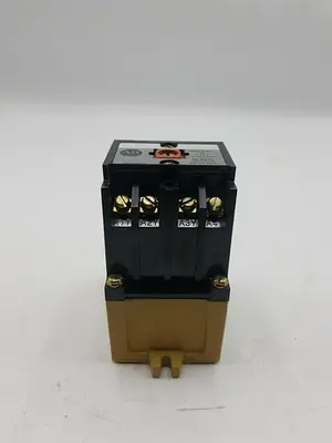 ALLEN BRADLEY AC RELAY 700-P400A1 SER B