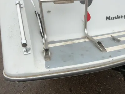 USED 1987 RINKER FIESTA VEE 250