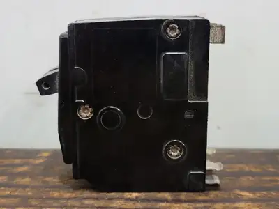 USED SQUARE D QO220