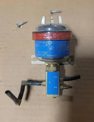 USED JOHNSON CONTROLS V-6135-2