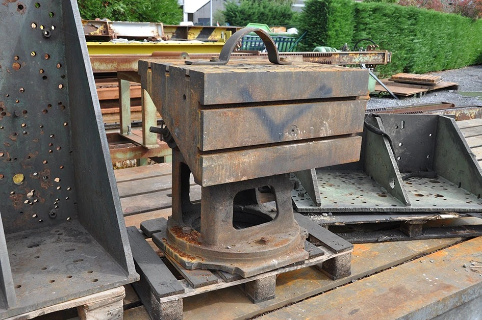 USED CLAMPING TABLE 800 X 560 X 400 MM