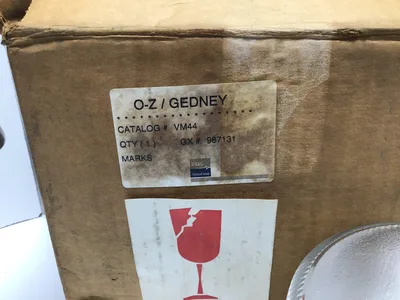 Glass Globe Listed fix fitting 36L I o-z Gedney VM44