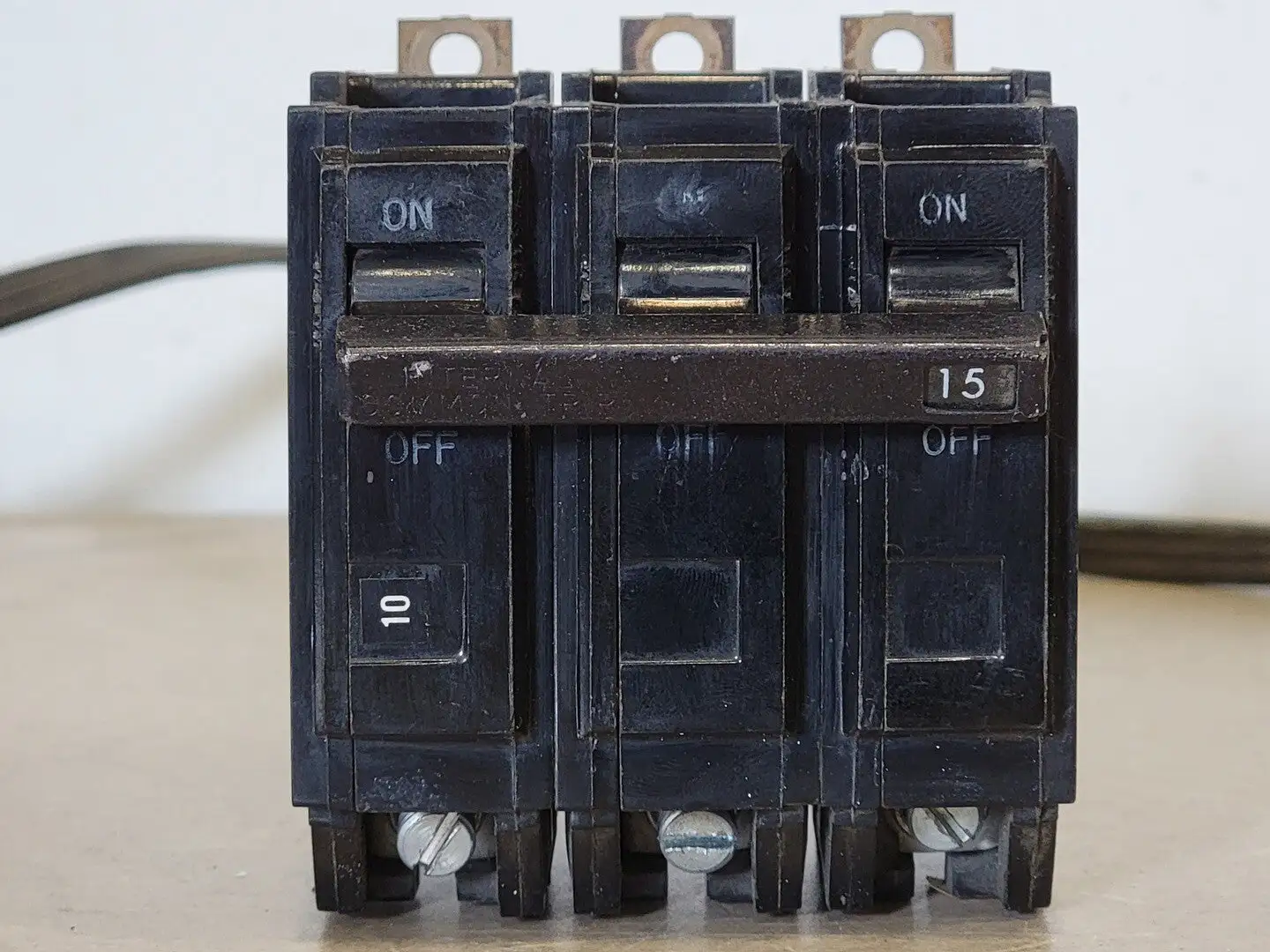 15 Amp, 3 Pole, 240 volts Circuit Breaker