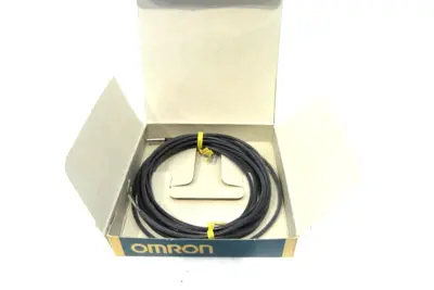 NEW OMRON E2C-CR8A PROXIMITY SWITCH E2CCR8A