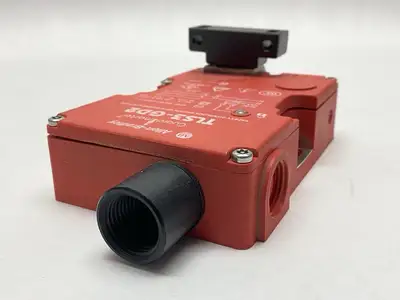 USED ALLEN-BRADLEY SER C SAFETY INTERLOCK SWITCH TLS3-GD2 10A 24V W/ KEY
