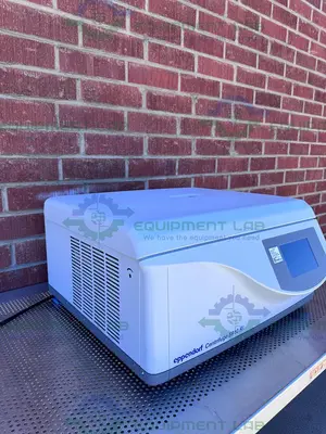 USED EPPENDORF 5910RI REFRIGERATED CENTRIFUGE W/ S-4X UNIVERSAL ROTOR 4500 RPM