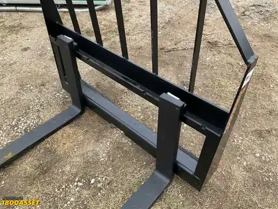 New Tomahawk 42” skid steer fork attachment, 42”L x 4”W forks, 2800lb capacity, skid steer quick...