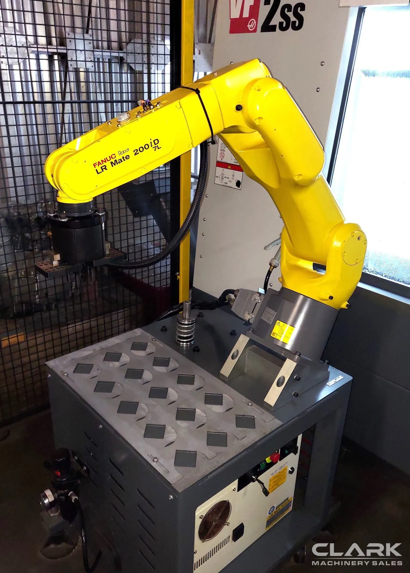 2020 HAAS 7KG ROBOT PACKAGE 1 & FANUC LR MATE 200iD 7L ROBOT ARM