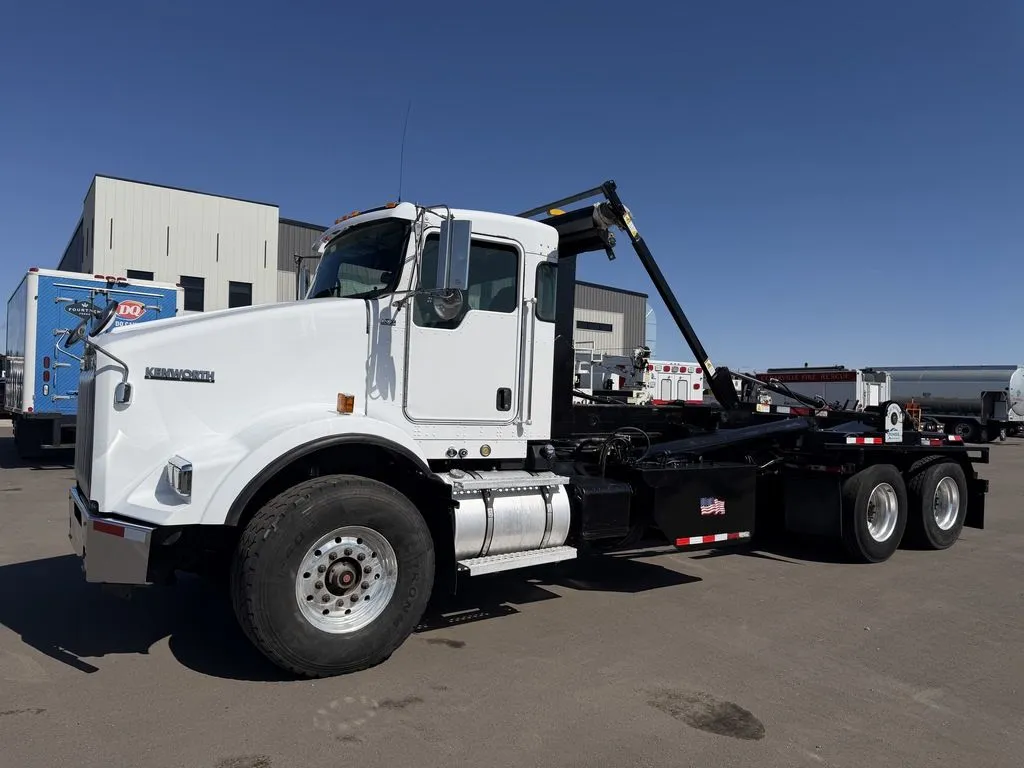 Used 2016 KENWORTH T800 HOOKLIFT Hooklifts & Roll-Offs Minnesota US | Carco Truck & Equipment #1513954