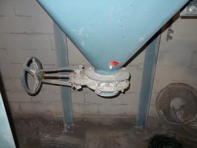 USED 2001 YOUNG VM 72-25
