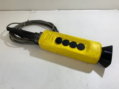 USED SCHNEIDER / TELEMECANIQUE XAC-A04H7