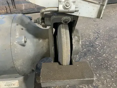 Used DAYTON 22341M Pedestal Type Grinders (Double End) Ohio US | HGR 24 #1437865