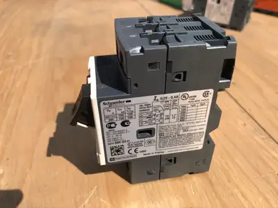 Used SCHNEIDER ELECTRIC GV2ME03 Switchgears British Columbia CA | Lenmark #244345