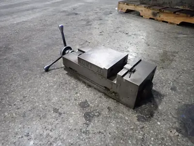 Kurt 6" 6" Vise