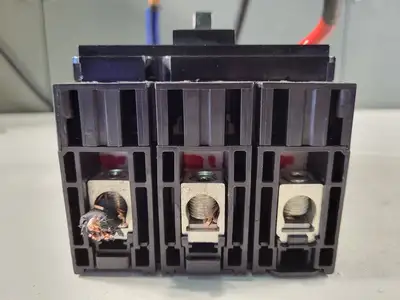 USED SQUARE D HLL36040
