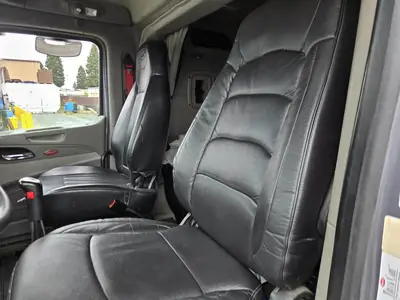 USED 2020 PETERBILT 567