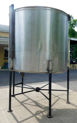 USED 1500 GALLON MIXING TANK 1500 GALLON