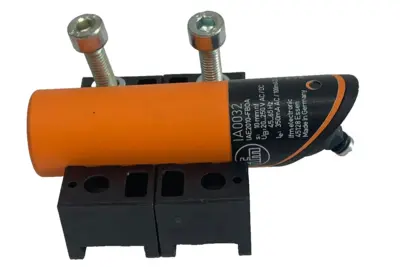 NEW IFM EFECTOR 1A0032 INDUCTIVE SENSOR IAE2010-FBOA-IA0032