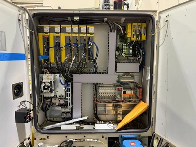2020 FANUC ROBODRILL ALPHA D21LIB5 ADV Vertical Machining Centers | Tight Tolerance Machinery (5)
