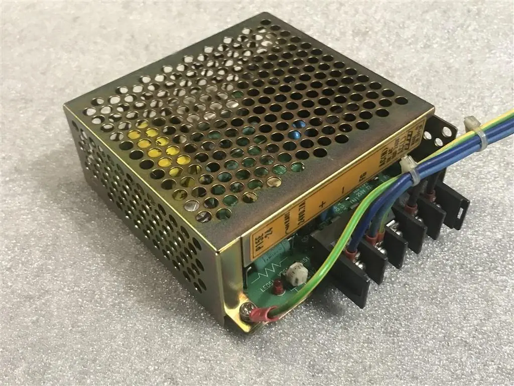 USED ELCO P15E-24 POWER SUPPLY 24 V0 7A / AC100-240V IN
