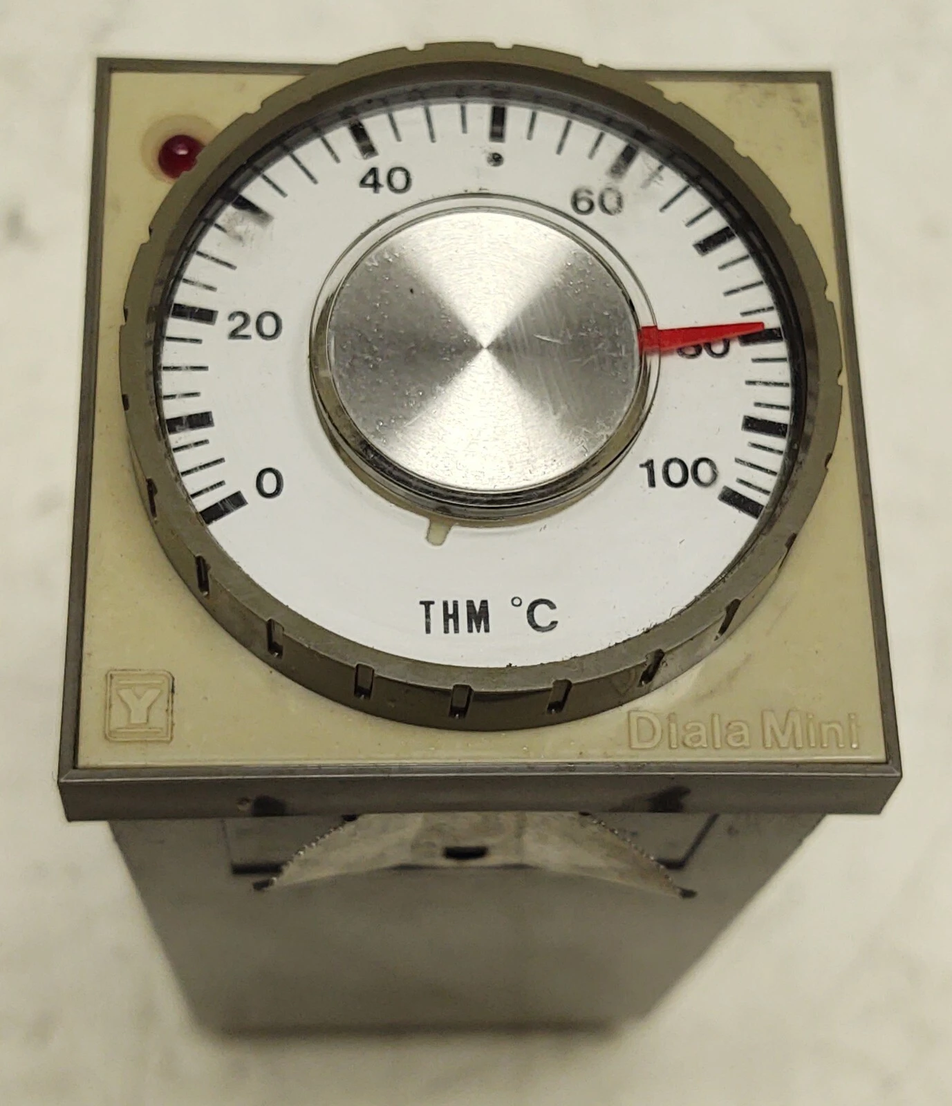 YAMATAKE HONEYWELL JR7710A 100 Deg C T/C Temperature Controller 100 VAC Panel