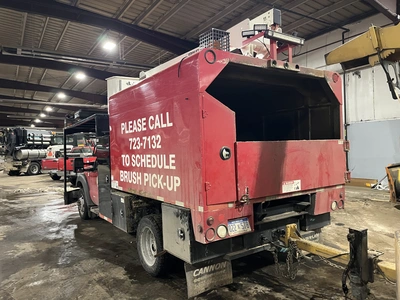 USED 2011 FORD F-550