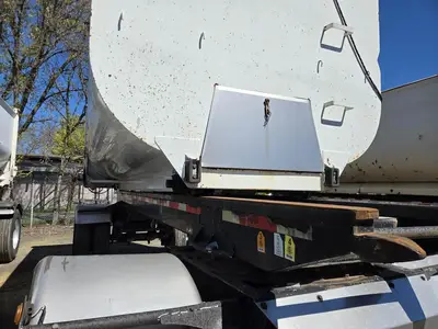 USED 2015 PETERBILT 579