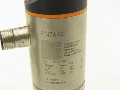 IFM PN7694 Pressure Sensor Digital LED Display 1/4" NPT  Lot of 2