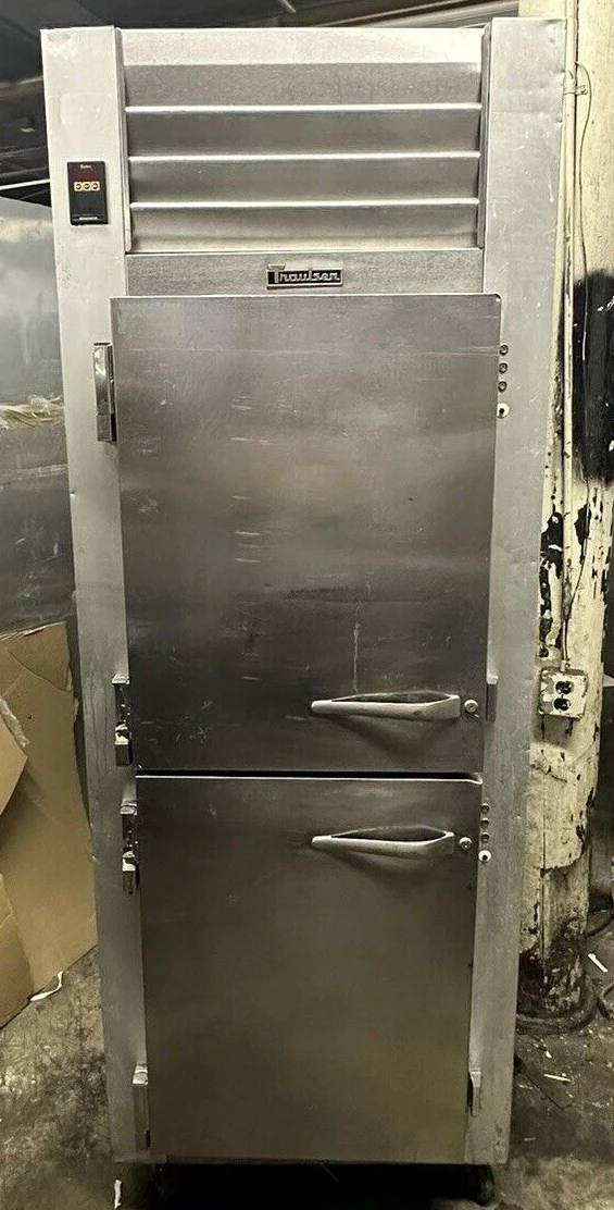 174-0118 Traulsen 2 Half-Door Self Contained Reach In Cooler