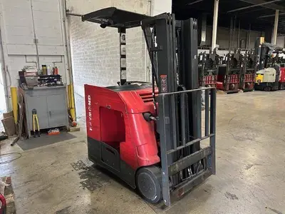 Used RAYMOND 415C35TT 3-Wheel Stand up Electric Counterbalance Forklifts Illinois US | Somerset Equipment Sales #1546194