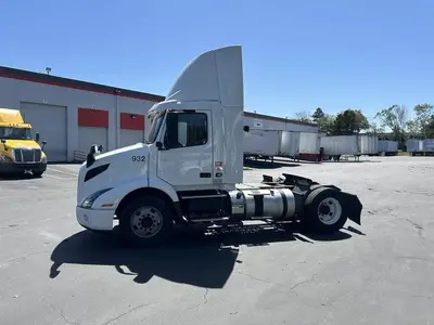 USED 2021 VOLVO VNR42T300