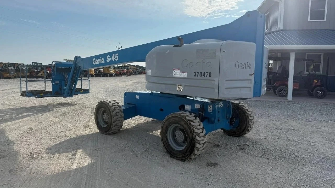 USED 2022 Genie S-45