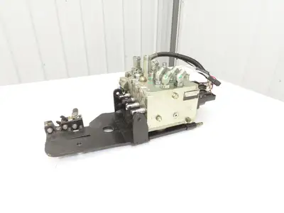 Hyster E80XN Forklift Hydraulic 4-Lever Spool Valve Forklift Mast Control