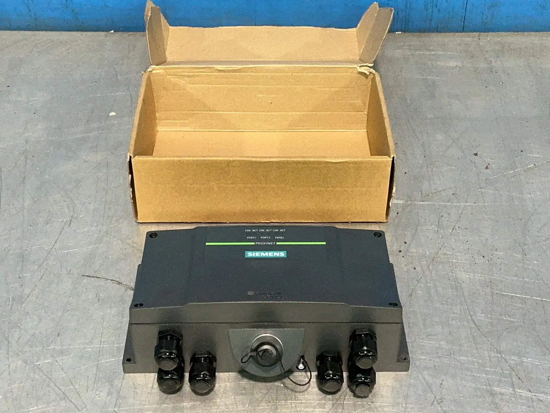 Used SIEMENS 6AV6 6715AE110AX0 PLC Ethernet Equipment Ohio US | HGR 24 #1355934