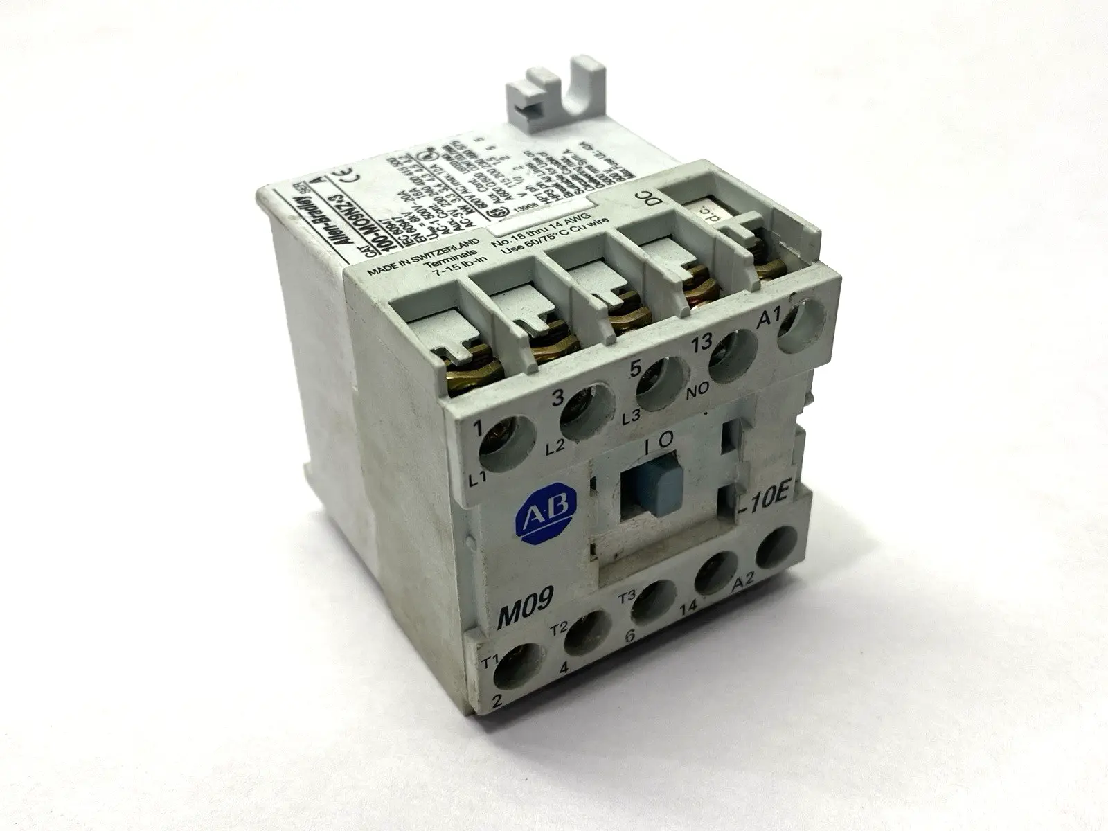 Used Allen Bradley Ser. A Auxiliary Contact 24VDC DAMAGED DIN RAIL LATCH Contact Blocks Michigan US | Maverick Industrial Sales #1456795