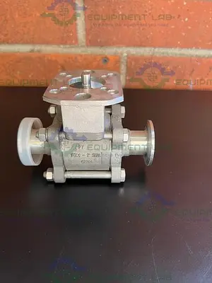 USED PBM S1HLE5X-D---34 STAINLESS STEEL BALL VALVE W/ 1" SANITARY FITTING