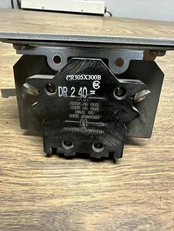 New | in-Stock GE CR305X300B Industrial Controls Ohio US | Surplus Asset Holdings #1244047