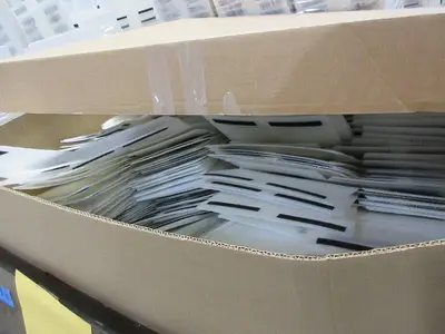 PALLETS AND PALLETS OF FOLDING PLASTIC BINS