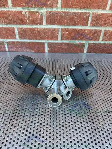 Used LOT OF 2 - ITT PURE FLO 3 WAY DIAPHRAGM VALVE W/ 1" SANITARY FITTING Valves/Fittings California US | Equipment Lab #485674
