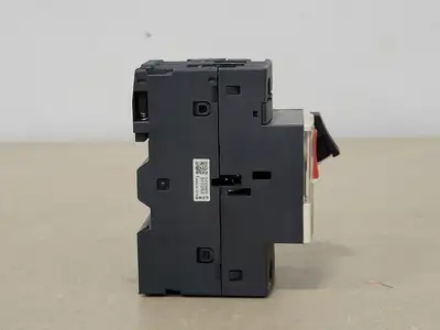 USED SCHNEIDER ELECTRIC GV2ME07