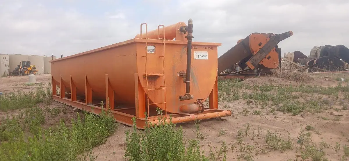 USED ROUND BOTTOM OPEN TOP 250 BBL FRAC TANK WITH GAS BUSTER